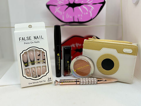 Chic mini glam kit